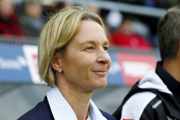 09.04.2016 Biel Fussball Frauen EM-Qualifikation Schweiz - Italien 2:1 Bild zeigt Martina Voss - Tecklenburg Trainerin (SUI) . Aktion Einzelbild 