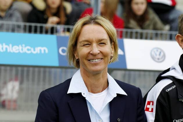 09.04.2016 Biel Fussball Frauen EM-Qualifikation Schweiz - Italien 2:1 Bild zeigt Martina Voss - Tecklenburg Trainerin (SUI) . Aktion Einzelbild 