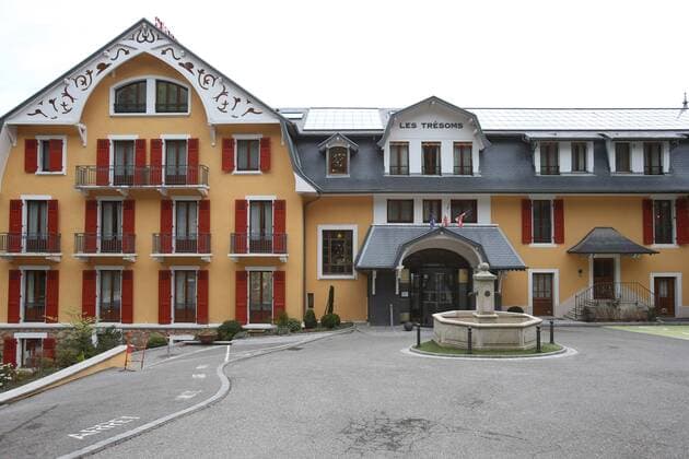 Fußball, EURO 2016, Quartier der Nationalmannschaft Islands in Annecy Le Vieux SOCCER - UEFA EURO EM Europameisterschaft Fussball 2016, preview ANNECY-LE-VIEUX,FRANCE,09.APR.16 - SOCCER - UEFA European Championship EM Europameisterschaft 2016 in France, preview, base camp team Iceland, Les Tresoms Lake and Spa Resort. Image shows the main building. GEPAxpictures xAndreasxPranter