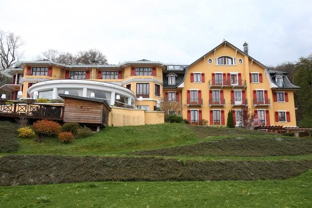 Fußball, EURO 2016, Quartier der Nationalmannschaft Islands in Annecy Le Vieux SOCCER - UEFA EURO EM Europameisterschaft Fussball 2016, preview ANNECY-LE-VIEUX,FRANCE,09.APR.16 - SOCCER - UEFA European Championship EM Europameisterschaft 2016 in France, preview, base camp team Iceland, Les Tresoms Lake and Spa Resort. Image shows the hotel. GEPAxpictures xAndreasxPranter
