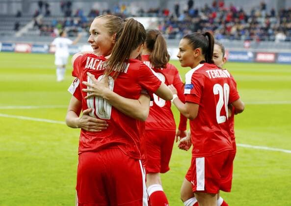 09.04.2016 Biel Fussball Frauen EM-Qualifikation Schweiz - Italien Bild zeigt Torjubel Schweiz mit r Ramona Bachmann 10 (SUI) . Aktion 