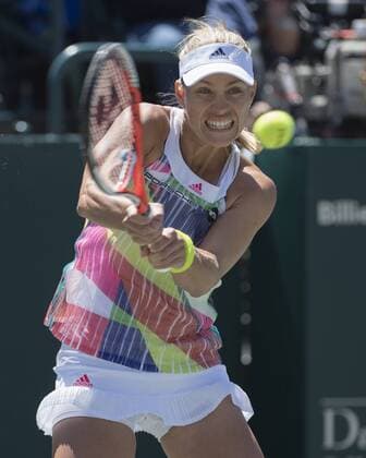 Tennis, WTA-Turnier in Charleston, Angelique Kerber gibt im Halbfinale auf April 9,2016: Angelique Kerber (GER) (retired) loses to Sloane Stephens (USA) 6-1, 3-0, at the Volvo Car Open being played at Family Circle Tennis Center in Charleston, South Carolina. Ã‚Â© TENNIS 2016: Volvo Car Open APRIL 16 - ZUMAc04_