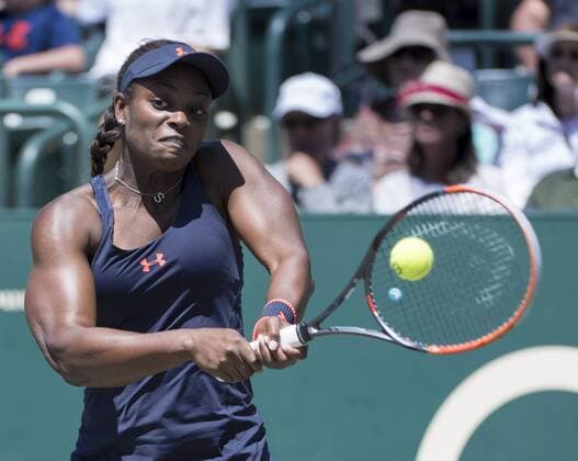 Tennis, WTA-Turnier in Charleston, Angelique Kerber gibt im Halbfinale auf April 9, 2016: Sloane Stephens (USA) defeated Angelique Kerber (GER) (retired) 6-1, 3-0, at the Volvo Car Open being played at Family Circle Tennis Center in Charleston, South Carolina. Ã‚Â© TENNIS 2016: Volvo Car Open APRIL 16 - ZUMAc04_