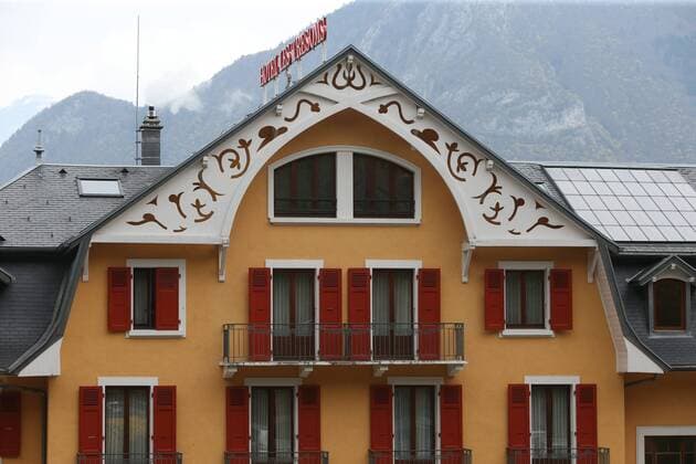 Fußball, EURO 2016, Quartier der Nationalmannschaft Islands in Annecy Le Vieux SOCCER - UEFA EURO EM Europameisterschaft Fussball 2016, preview ANNECY-LE-VIEUX,FRANCE,09.APR.16 - SOCCER - UEFA European Championship EM Europameisterschaft 2016 in France, preview, base camp team Iceland, Les Tresoms Lake and Spa Resort. Image shows the hotel. GEPAxpictures xAndreasxPranter