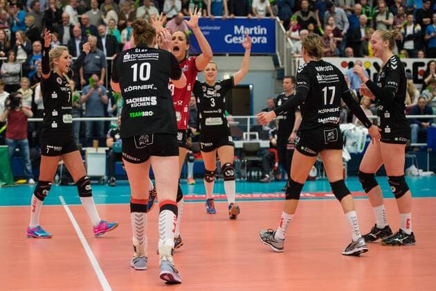 09.04.2016, Halle Berg Fidel, Muenster Volleyball, Bundesliga Frauen, Play-offs Halbfinale, USC Münster Muenster vs. Dresdner SC Jubel Laura Dijkema ( 7 Dresden), Kathleen Elizabeth Slay ( 10 Dresden), Myrthe Schoot ( 9 Dresden), Kristina Mikhailenko ( 3 Dresden), Gina Mancuso ( 17 Dresden), Michelle Bartsch ( 15 Dresden)