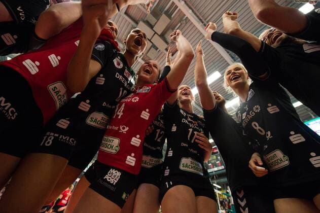 09.04.2016, Halle Berg Fidel, Muenster Volleyball, Bundesliga Frauen, Play-offs Halbfinale, USC Münster Muenster vs. Dresdner SC Jubel Dresden nach Sieg