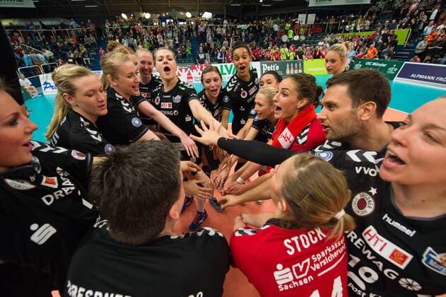 09.04.2016, Halle Berg Fidel, Muenster Volleyball, Bundesliga Frauen, Play-offs Halbfinale, USC Münster Muenster vs. Dresdner SC Jubel Dresden nach Sieg