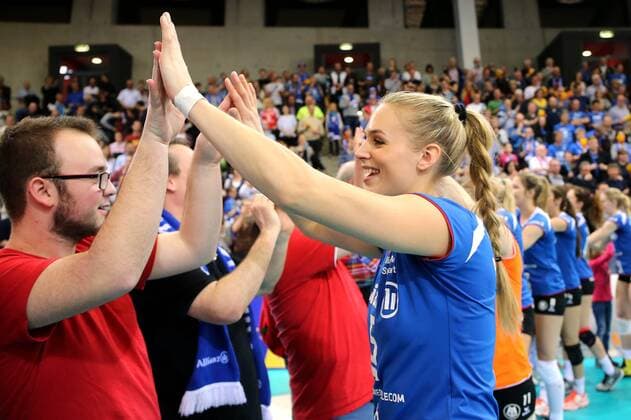 Stuttgart Volleyball Playoff-Halbfinale Allianz MTV Stuttgart vs. Schweriner SC, vorn Kim Renkema (Stuttgart)