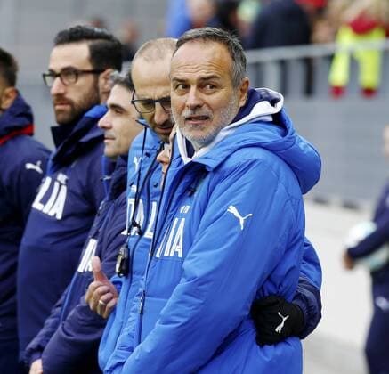 09.04.2016 Biel Fussball Frauen EM-Qualifikation Schweiz - Italien Bild zeigt Trainer Antonio Cabrini (ITA (Ex Fussball Weltmeister) Aktion 