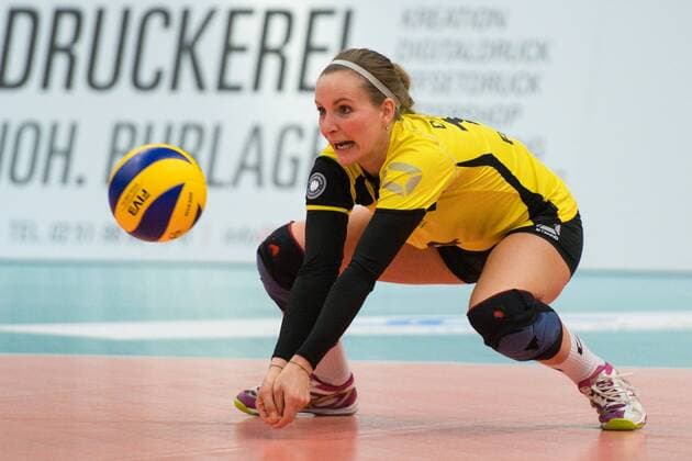 10.04.2016, Halle Berg Fidel, Muenster Volleyball, Bundesliga Frauen, Play-offs Halbfinale, USC Münster Muenster vs. Dresdner SC Annahme Linda Dörendahl Doerendahl ( 14 Muenster) Libero