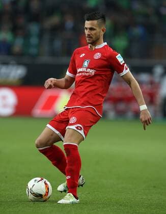 Danny Latza Einzelbild Freisteller Aktion Fußball Fussball DFL erste 1.Bundesliga Herren Saison 2015 2016 09.04.2016 VfL Wolfsburg vs. FSV Mainz 05