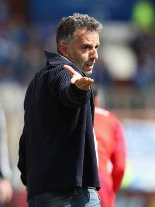 Samstag 09.04.2016, 2. Bundesliga, Saison 2015 2016, 29. Spieltag in Bochum, VfL Bochum - FSV Frankfurt, Cheftrainer Tomas Oral (Frankfurt) gestikuliert. DeFodi512