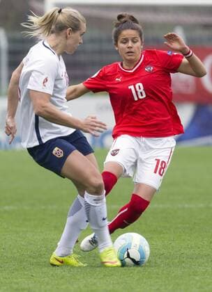 SOCCER - UEFA EURO EM Europameisterschaft Fussball quali women, AUT vs NOR STEYR,AUSTRIA,10.APR.16 - IWOMEN SOCCER - UEFA Women s European Championship EM Europameisterschaft qualification, OEFB international match Länderspiel Austria vs Norway. Image shows Elise Thorsnes (NOR) and Laura Feiersinger (AUT). GEPAxpictures xMatthiasxHauer