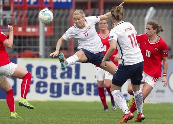 SOCCER - UEFA EURO EM Europameisterschaft Fussball quali women, AUT vs NOR STEYR,AUSTRIA,10.APR.16 - IWOMEN SOCCER - UEFA Women s European Championship EM Europameisterschaft qualification, OEFB international match Länderspiel Austria vs Norway. Image shows Lene Mykjaland (NOR), Verena Aschauer (AUT) and Nina Burger (AUT). GEPAxpictures xMatthiasxHauer
