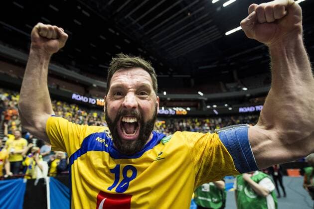 160410 Schwedens Tobias Karlsson - Handball Olympia Quali Schweden vs Spanien den 10 April 2016 in Malmö.  Copyright: PETTERxARVIDSON BB160410PA118