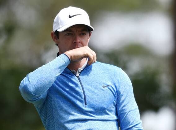 Rory McIlroy of Northern Ireland watches his tee shot on the 4th hole in the final round of the 2016 Masters Tournament at Augusta National in Augusta, Georgia on April 10, 2016.  MAS20160410117 KEVINxDIETSCH