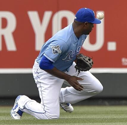 Baseball, MLB, Kansas City Royals - Minnesota Twins April 10, 2016 - Kansas City, MO, USA - Kansas City Royals center fielder Lorenzo Cain bobbles a ground ball hit for a single by Minnesota Twins Joe Mauer during the first inning on Sunday, April 10, 2016, at Kauffman Stadium in Kansas City, Mo. Minnesota Twins at Kansas City Royals - ZUMAm67_
