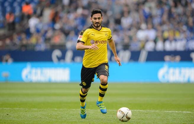 10. April 2016: Gelsenkirchen, Veltins Arena: Fussball 1. Bundesliga: FC Schalke 04 - Borussia Dortmund: Dortmunds Ilkay Guendogan.
