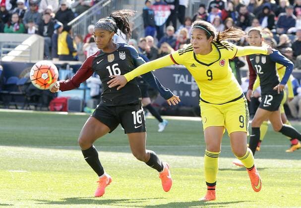 April 10 2016: Crystal Dunn (16) of the USWNT moves the ball away from Orianica Velasquez (9) of Colombia during an International Friendly Länderspiel match at Talen Energy Stadium, in Chester, PA. USA defeated Colombia 3-0. (Photo by Tony Quinn Icon Sportswire) SOCCER: APR 10 Women s - USA v Colombia Icon25516041036 EDITORIAL USE ONLY