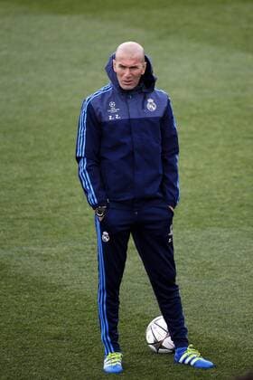 Real Madrid s head coach Zinedine Zidane leads a team s training session at Valdebebas Complex outside Madrid, Spain, 11 April 2016, to prepare its upcoming Champions League s quarters final second leg match against VfLWolfsburg at Madrid s Santiago Bernabeu Stadium on 12 April 2016. Real Madrid s training session !ACHTUNG: NUR REDAKTIONELLE NUTZUNG!  20160411-635959732544364224