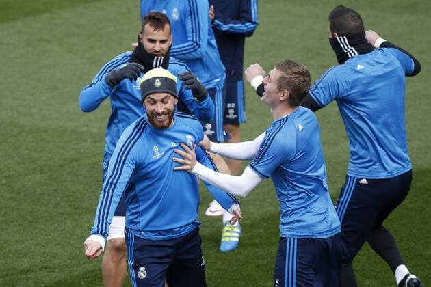Real Madrid s Sergio Ramos (L, front), Jese Rodriguez (L, 2nd row), and Toni Kroos (2-R) take part in a team s training session at Valdebebas Complex outside Madrid, Spain, 11 April 2016, to prepare its upcoming Champions League s quarters final second leg match against VfLWolfsburg at Madrid s Santiago Bernabeu Stadium on 12 April 2016. Real Madrid s training session !ACHTUNG: NUR REDAKTIONELLE NUTZUNG!  20160411-635959735219296224