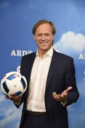 Fußball, EURO 2016, ARD präsentiert EM Kommentatoren Team Gerhard Delling beim Fototermin zur ARD ZDF-Pressekonferenz UEFA EURO EM Europameisterschaft Fussball 2016 im Radialsystem. Berlin, 11.04.2016 Foto:xFredericx xFuturexImage
