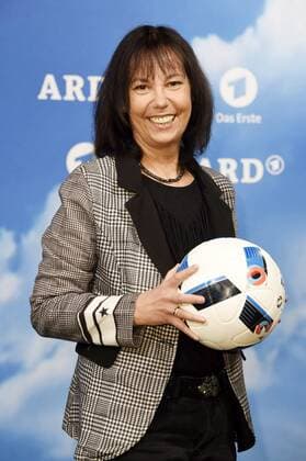 Sabine Töpperwien beim Fototermin zur ARD ZDF-Pressekonferenz UEFA EURO EM Europameisterschaft Fussball 2016 im Radialsystem. Berlin, 11.04.2016 Foto:xFredericx xFuturexImage