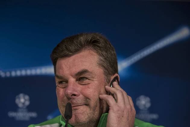 Fußball, Champions League, VfL Wolfsburg Pressekonferenz WfL Wolfsburg s head coach Dieter Hecking attends a press conference PK Pressekonferenz at Santiago Bernabeu stadium, in Madrid, Spain, 11 April 2016. Real Madrid will face WfL Wolfsburg in a UEFA Champions League quarter final second leg soccer match on 12 April. WfL Wolfsburg presser !ACHTUNG: NUR REDAKTIONELLE NUTZUNG!  20160411-635959969307969449