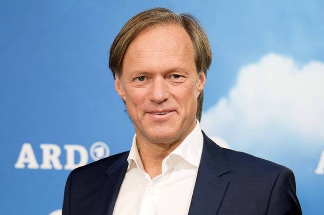 Fußball, EURO 2016, ARD präsentiert EM Kommentatoren Team Gerhard Delling beim Fototermin zur ARD ZDF-Pressekonferenz UEFA EURO EM Europameisterschaft Fussball 2016 im Radialsystem. Berlin, 11.04.2016 Foto:xFredericx xFuturexImage