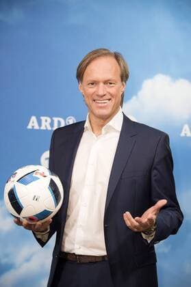 Fußball, EURO 2016, ARD präsentiert EM Kommentatoren Team Gerhard Delling beim Fototermin zur ARD ZDF-Pressekonferenz UEFA EURO EM Europameisterschaft Fussball 2016 im Radialsystem. Berlin, 11.04.2016 Foto:xFredericx xFuturexImage