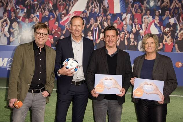 Fußball, EURO 2016, ZDF präsentiert EM Kommentatoren Team Bela Rethy, Martin Schneider, Oliver Schmidt und Claudia Neumann beim Fototermin zur ARD ZDF-Pressekonferenz UEFA EURO EM Europameisterschaft Fussball 2016 im Radialsystem. Berlin, 11.04.2016 Foto:xFredericx xFuturexImage