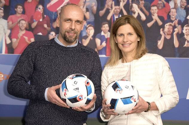 Fußball, EURO 2016, ZDF präsentiert EM Kommentatoren Team Holger Stanislawski und Katrin Müller-Hohenstein beim Fototermin zur ARD ZDF-Pressekonferenz UEFA EURO EM Europameisterschaft Fussball 2016 im Radialsystem. Berlin, 11.04.2016 Foto:xFredericx xFuturexImage
