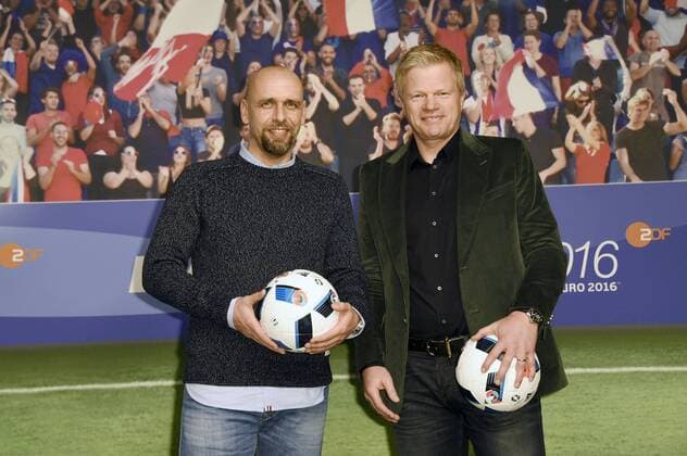 Fußball, EURO 2016, ZDF präsentiert EM Kommentatoren Team Holger Stanislawski und Oliver Kahn beim Fototermin zur ARD ZDF-Pressekonferenz UEFA EURO EM Europameisterschaft Fussball 2016 im Radialsystem. Berlin, 11.04.2016 Foto:xFredericx xFuturexImage