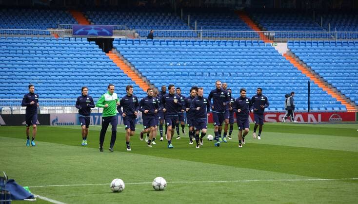 Madrid Real Madrid vs VfL, CL Vorberichte Madrid, Spanien. 11.04.2016, FUßBALL - Real Madrid vs VfL Wolfsburg, Viertelfinale, Champions League, Saison 2015-2016, Estadio Santiago Bernabeu. Training, Pressekonferenz. Bild zeigt: Real Madrid Stadion Innenansicht, VfL Mannschaftstraining