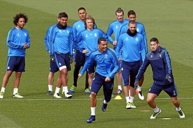 Entrenamiento del Real Madrid en Valdebebas. En la imagen, Cristiano Ronaldo y James. Real Madrid training session. In this picture, Cristiano Ronaldo and James. xBEATRIZxGUZMANx 