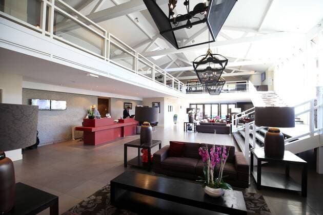 Fußball, EM 2016, Mannschaftsquartier Belgien in Le Pian Medoc Mannschaftshotel des belgischen Nationalteam (BEL) - Diables rouges pour l Euro Golf Hotel & Spa Resort au Pian Medoc - Bordeaux Hall d accueil FOOTBALL : Camp de base de la Belgique pour l Euro 2016 - Pian Medoc - 12 04 2016 MarcdeTienda Panoramic 