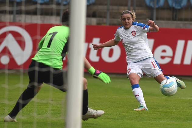 Petra Ivanicova of Czech Republic (right) and goalie Tamar Nadirashvili of Georgia in action during the women s football European Cup 2017 qualifier, Czech Republic vs Georgia, in Opava, Czech Republic, April 12, 2016. (CTKxPhoto JaroslavxOzana) CTKPhotoP201604120773401  JAO_9700