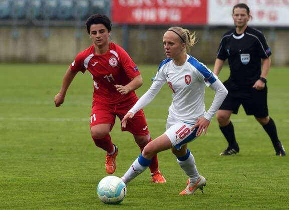 Jitka Chlastakova (right) of Czech Republic and Mariam Danelia (left) of Georgia in action during the women s football European Cup 2017 qualifier, Czech Republic vs Georgia, in Opava, Czech Republic, April 12, 2016. (CTKxPhoto JaroslavxOzana) CTKPhotoP201604120782401  JAO_9718