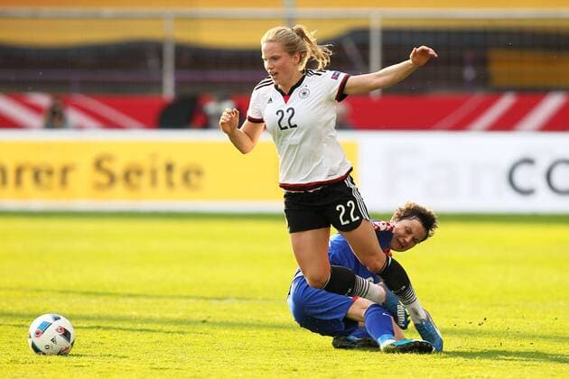 Osnabrueck Violeta Baban ( 8, Kroatien) foult Tabea Kemme ( 22, Deutschland), Deutschland vs. Kroatien, Frauenfussball, Laenderspiel, 12.04.2016, Copyright: Deutzmannx xEibner-Pressefoto EP_cdn
