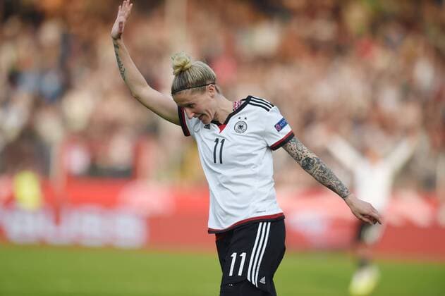 Fußball Frauen EM-Qualifikation, Deutschland - Kroatien am 12.04.2016 in der Osnatel Arena in Osnabrück Jubel, Torjubel, Torschuetzein, Torschützein Anja Mittag (Deutschland Paris) jubelt nach ihrem Tor zum 2:0. Foto: osnapix mt