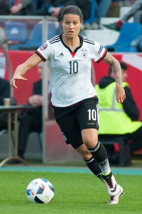 Dzsenifer Marozsan (Deutschland, 10) Freisteller, Einzelbild, Aktion, Fussball, EM-Qualifikation Frauen, Deutschland - Kroatien, xobx