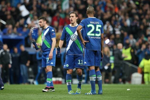 Lissabon Daniel Caligiuri ( VfL Wolfsburg ) Max Kruse ( VfL Wolfsburg ) Naldo ( VfL Wolfsburg ) nach der Niederlage, Real Madrid vs. VfL Wolfsburg, Fussball, Champions League Viertelfinale, 12.04.2016, Copyright: Langer Eibner-Pressefoto EP_HLR