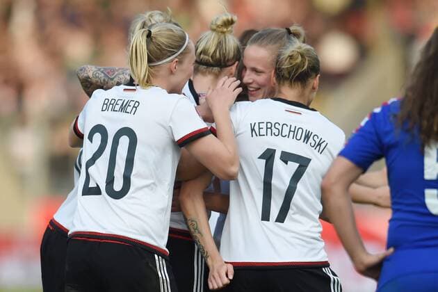 Fußball Frauen EM-Qualifikation, Deutschland - Kroatien am 12.04.2016 in der Osnatel Arena in Osnabrück Jubeln nach dem Tor zum 2:0 Foto: osnapix mt