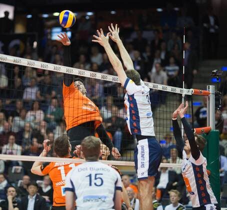 Berlin, Deutschland, 12.04.2016: Volleyball Bundesliga Saison 2015 2016 Playoff-Halbfinale Spiel 1 - Berlin Recycling Volleys - SVG Lueneburg Lüneburg. Nicolas Le Goff (BR Volleys 7)