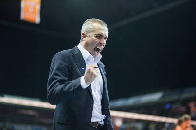 Berlin, Deutschland, 12.04.2016: Volleyball Bundesliga Saison 2015 2016 Playoff-Halbfinale Spiel 1 - Berlin Recycling Volleys - SVG Lueneburg Lüneburg. Trainer Roberto Serniotti (BR Volleys)