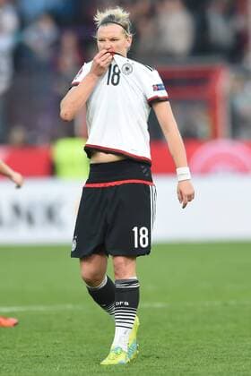 Fußball Frauen EM-Qualifikation, Deutschland - Kroatien am 12.04.2016 in der Osnatel Arena in Osnabrück Alexandra Popp (Deutschland VfL Wolfsburg) unzufrieden, enttäuscht, enttaeuscht, niedergeschlagen. Foto: osnapix mt