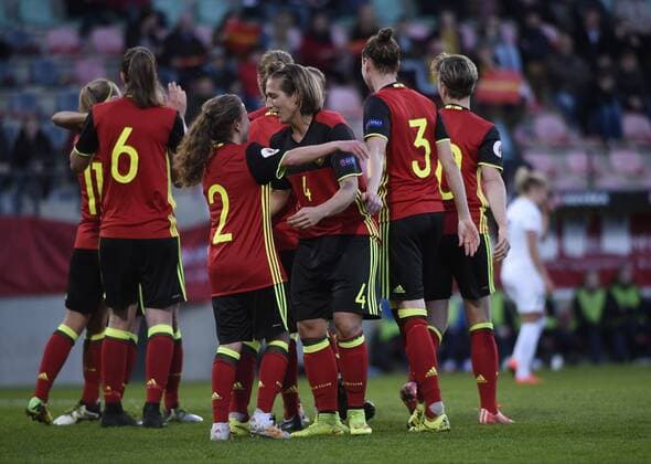 Coutereels celebrates with teammates FOOTBALL FEMININ : Belgique vs Estonie - Qualification Euro 2017 - Louvain - 12 04 2016 PhotoNews Panoramic 