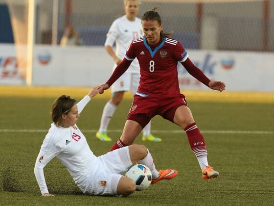 April 12, 2016 - St. Petersburg. UEFA EURO EM Europameisterschaft Fussball 2017 Womens Qualifying, Russia vs Hungary. The player women s national team Nationalteam of Russia on football Daria Makarenko (8, bordeaux), the player Hungary women s national football team Dora Zeller (19). KulebyakinxAlexander 