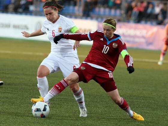 April 12, 2016 - St. Petersburg. UEFA EURO EM Europameisterschaft Fussball 2017 Womens Qualifying, Russia vs Hungary. Player Hungary women s national football team Angela Hummel-Smuczer (6), the player is female Russian national team Nationalteam Ekaterina Terekhova (10, burgundy). KulebyakinxAlexander 