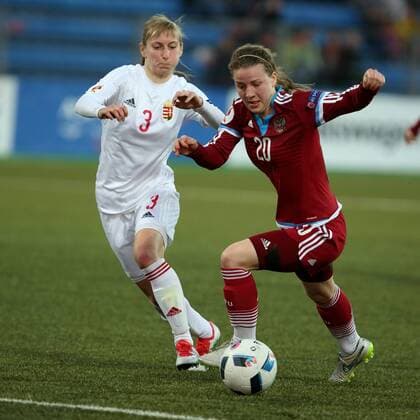 April 12, 2016 - St. Petersburg. UEFA EURO EM Europameisterschaft Fussball 2017 Womens Qualifying, Russia vs Hungary. Player Hungary women s national football team Henriette Csiszar (3), the player is female Russian national football team Margarita Chernomyrdina (20, burgundy). KulebyakinxAlexander 